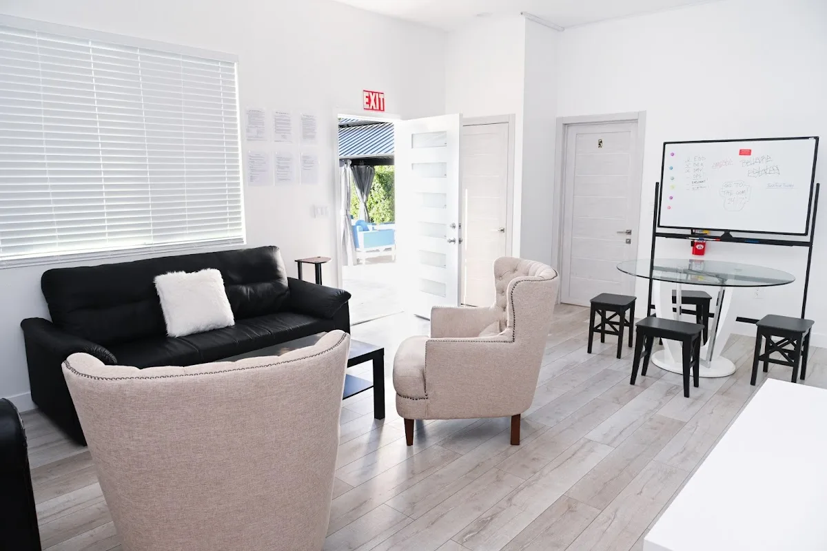 Bellaire Recovery - Photo 4