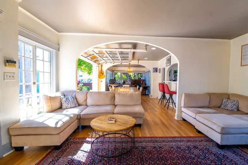 Living Now--Sober Living - Photo 3