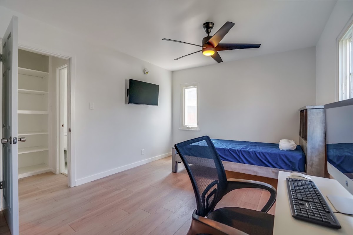 Bridges Recovery - Women's Sober Living Apartments in Los Angeles - Photo 5