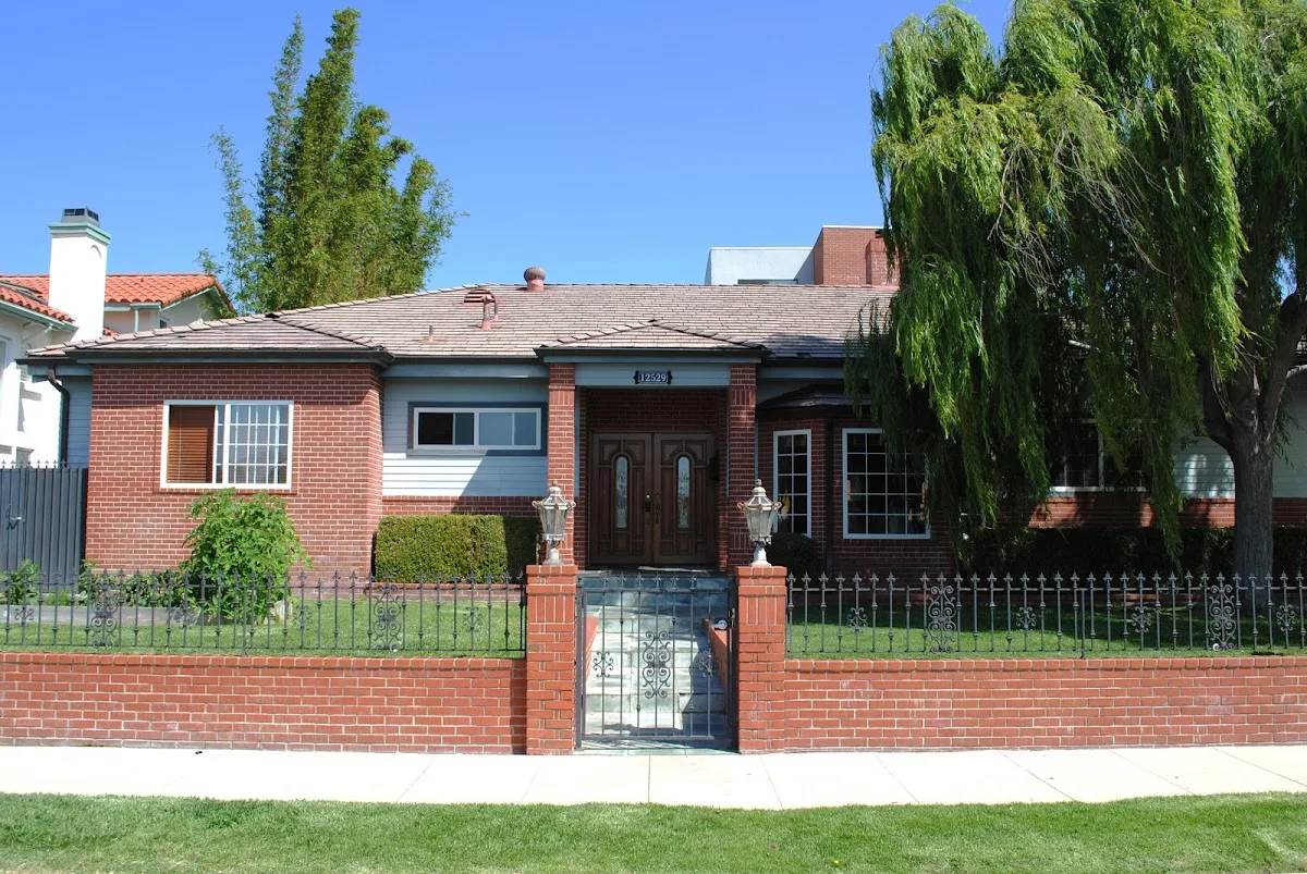 The Last House | Los Angeles Men's Sober Living Program - Photo 2