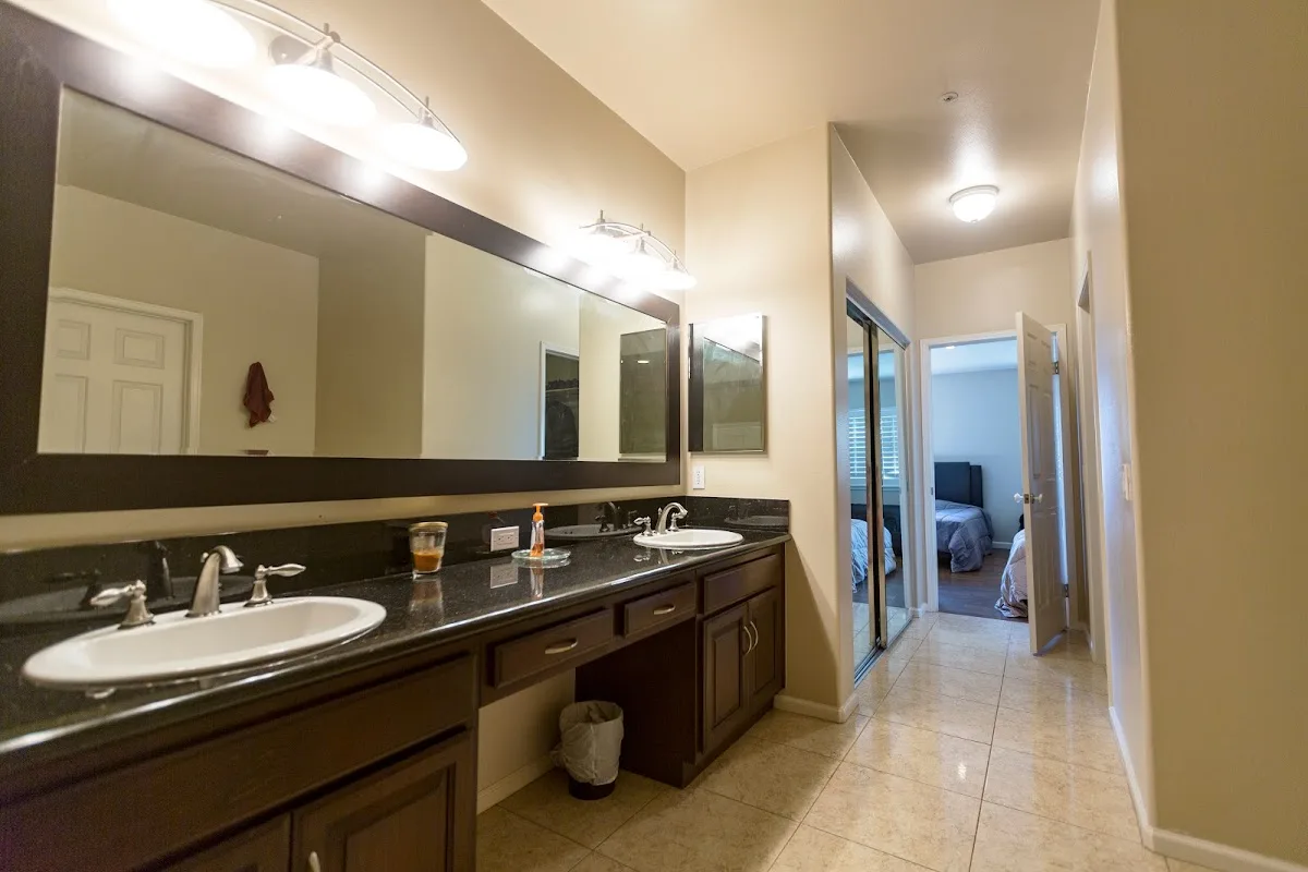 The Last House | Los Angeles Men's Sober Living Program - Photo 4