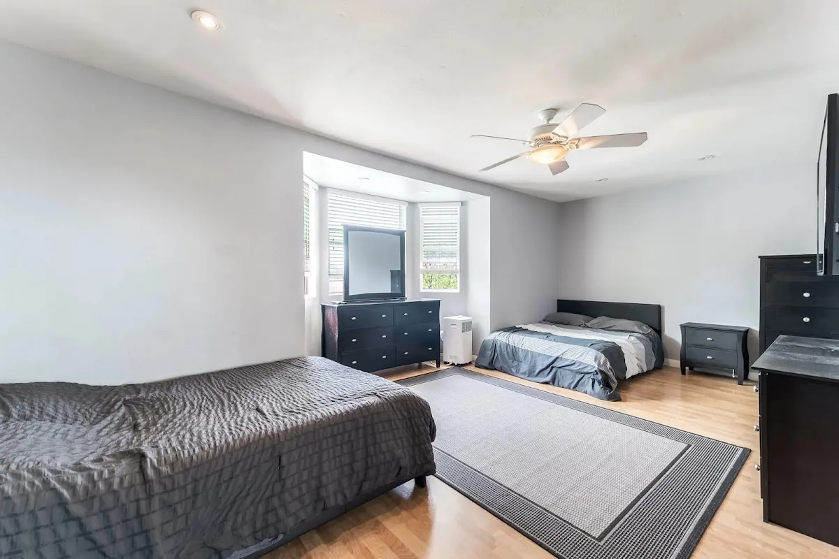 The Park House Sober Living - Photo 2