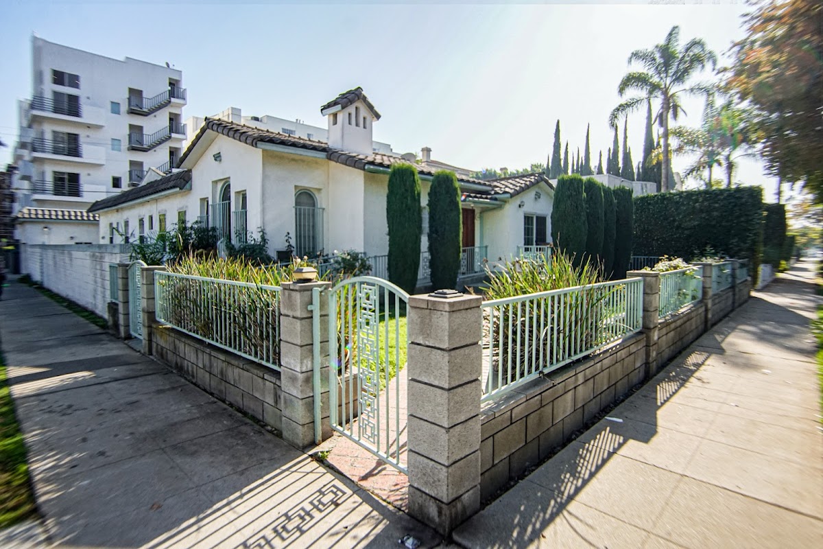 La Peer House Sober Living - Photo 2