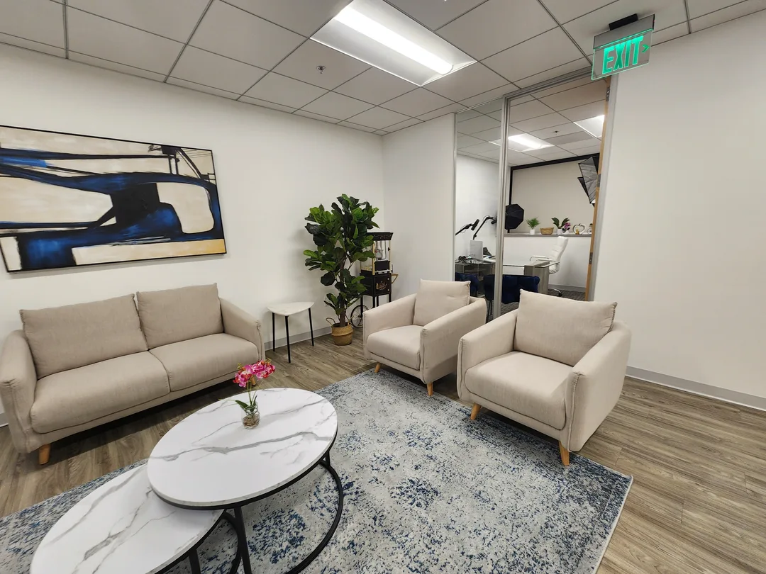 Synergy Empowering Recovery | DETOX PHP IOP SOBER LIVING, Alcohol & Drug Rehab in Beverly Hills | Addiction Treatment in CA - Photo 3