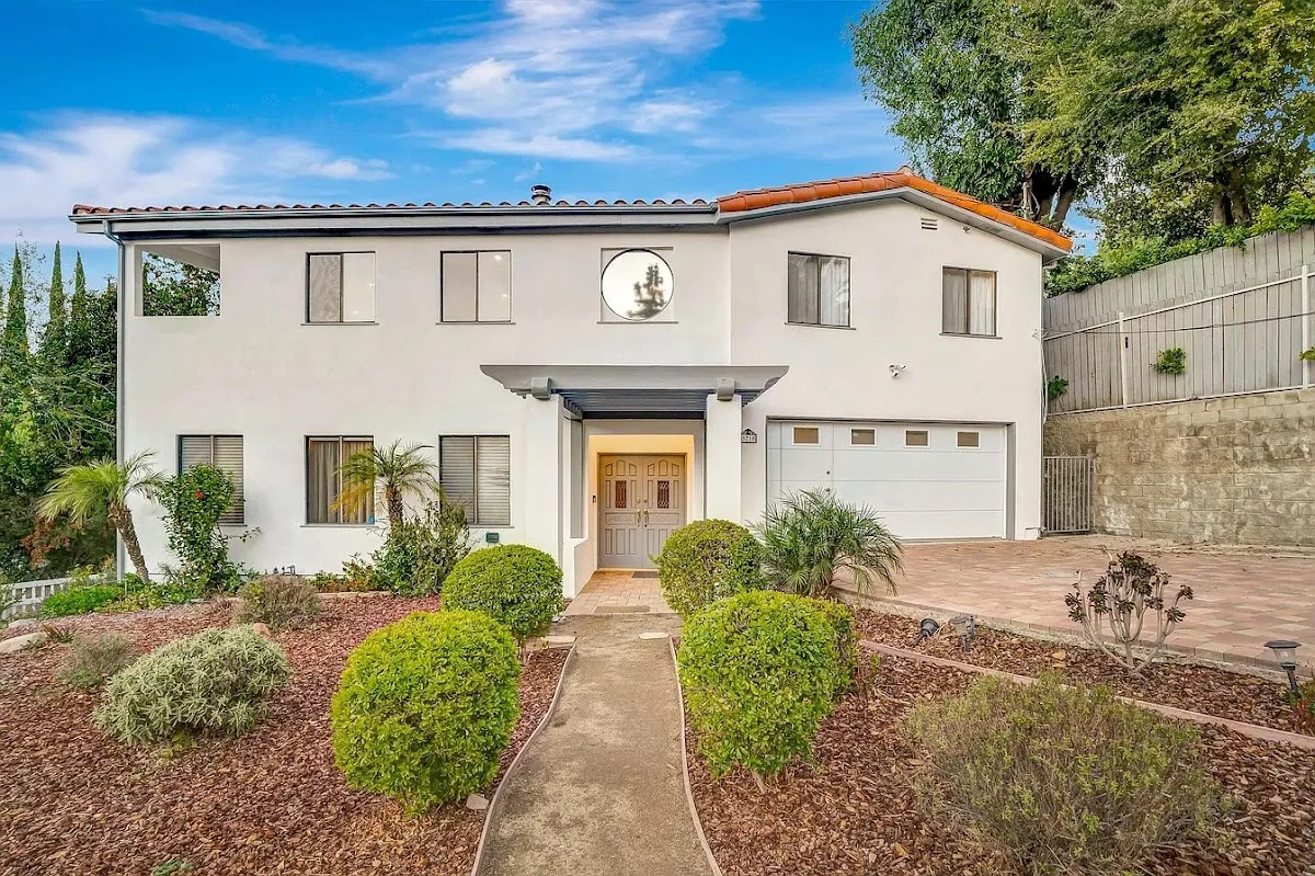 Sunshine Sober Living - Photo 2