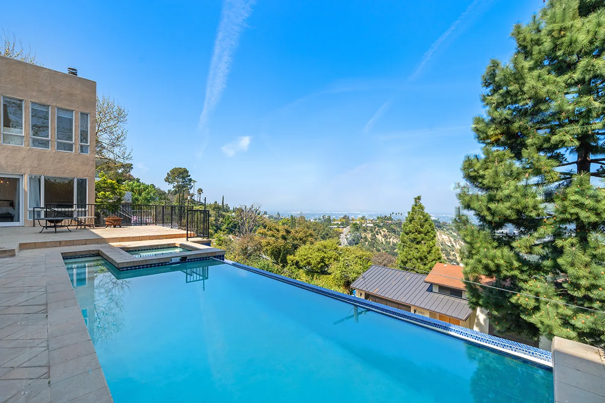 Red Door Life - Photo 3