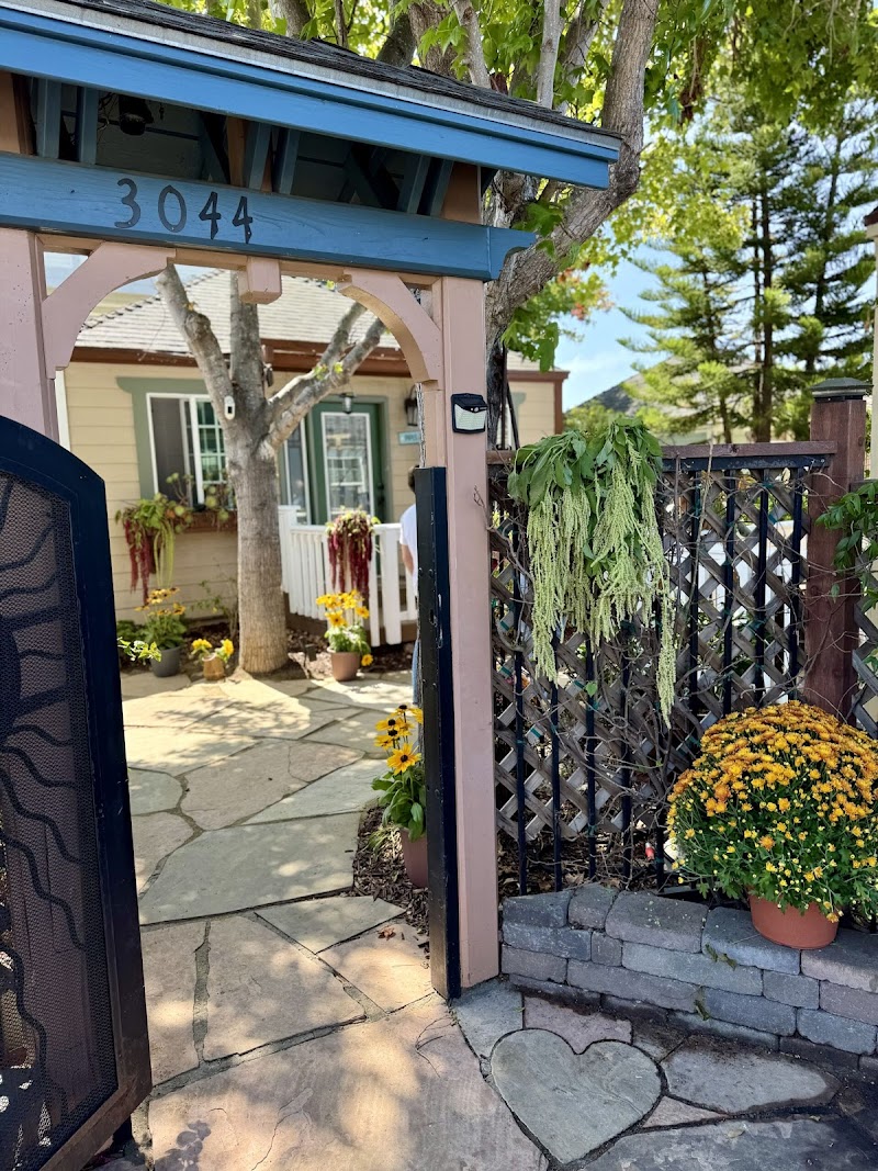 Carlsbad Beach Recovery Sober Bungalows - Photo 4