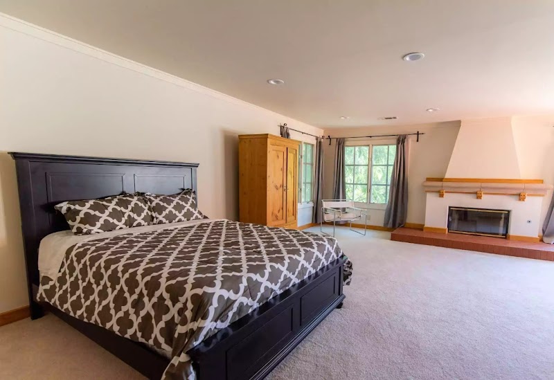 Golden Path Recovery Center - Photo 4