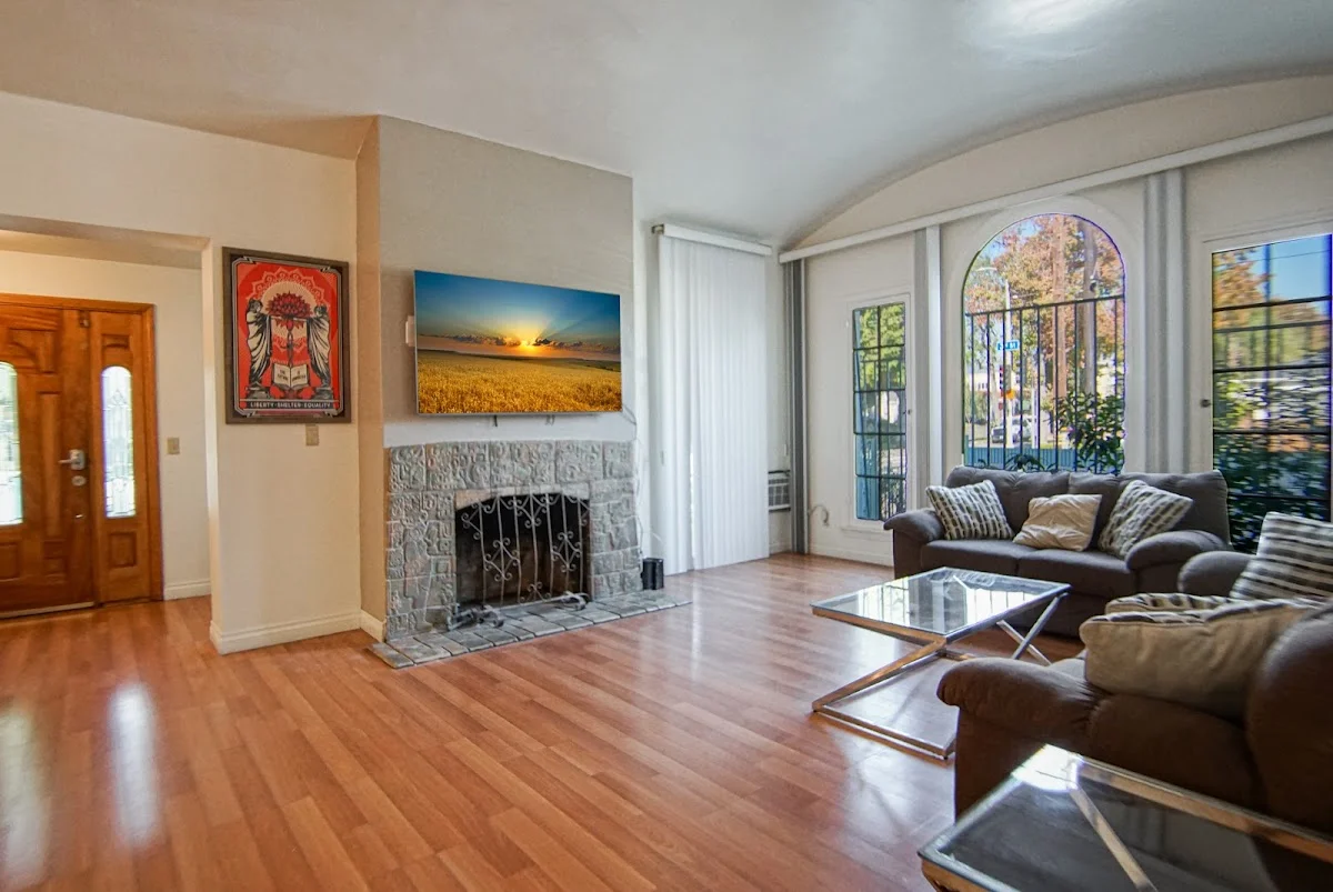 La Peer House Sober Living